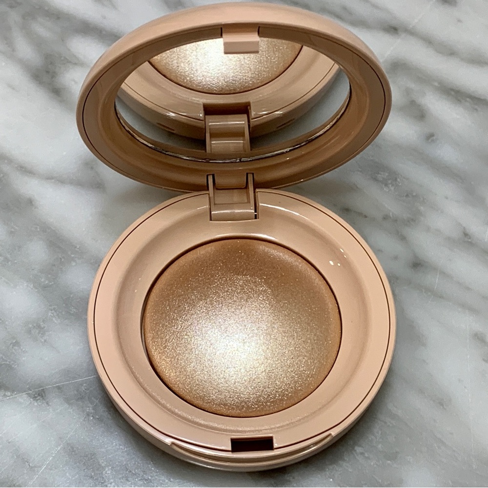 Rare Beauty, Positive Light Silky Touch Highlighter, Exhilarate - Picture 2 of 4